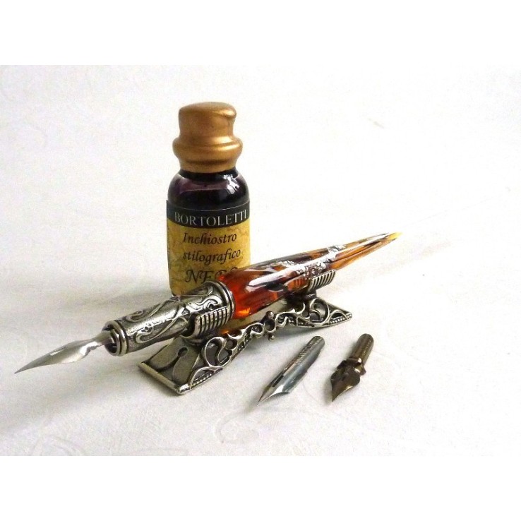 Ein silbernes Blattglas-Kalligraphiefeder-Set mit Federrest Ein silbernes Blattglas-Kalligraphiefeder-Set mit Federrest