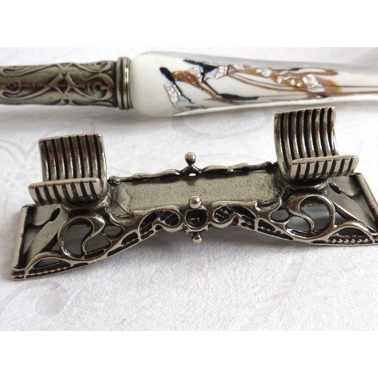 Ein silbernes Blattglas-Kalligraphiefeder-Set mit Federrest Ein silbernes Blattglas-Kalligraphiefeder-Set mit Federrest