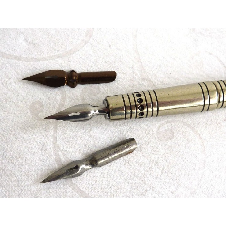 Penna di calligrafia e tagliacarte Penna di calligrafia e tagliacarte