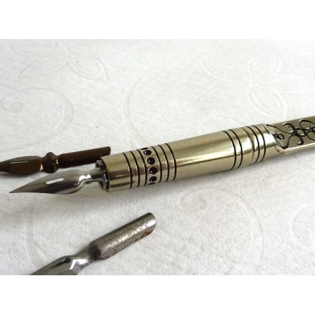 Kalligraphie-Stift und Brieföffner