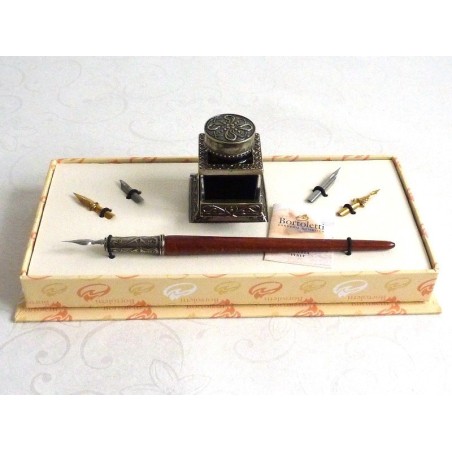 Pluma de caligrafía de madera y tintero