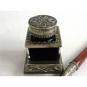 Calligrafia penna in legno e calamaio
