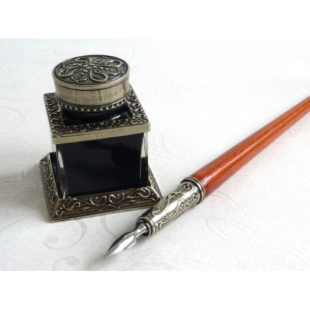 Penna calligrafica di legno, titolare calamaio e penna