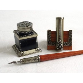 Penna calligrafica di legno, titolare calamaio e penna