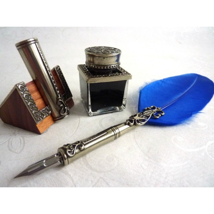 Fjäderpenna, bläckhorn och & pennhållare