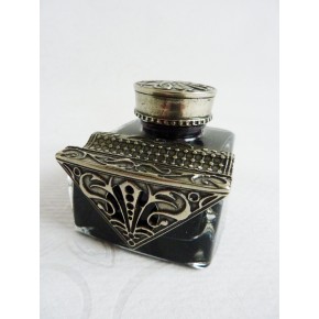 Alpaca Inkwell with Pen Rest