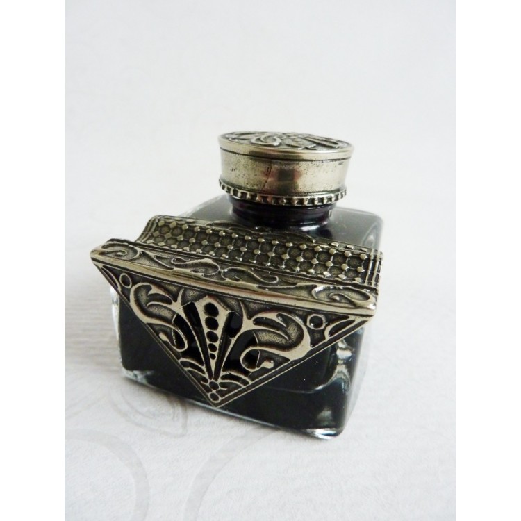 Alpaca Inkwell with Pen Rest