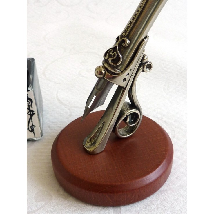 Stylo plume, cinq pointes et porte-stylo