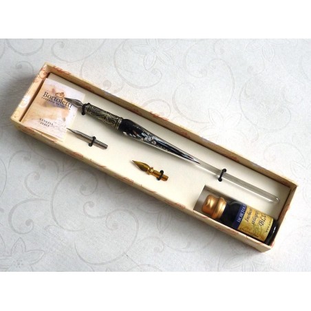 Calligrafia penna in vetro foglia argento e inchiostro