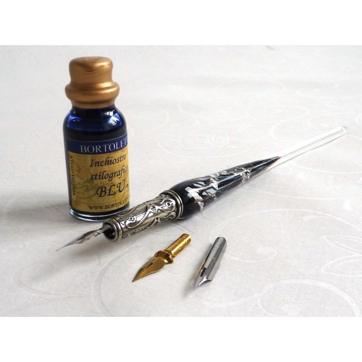 Calligrafia penna in vetro foglia argento e inchiostro Calligrafia penna in vetro foglia argento e inchiostro