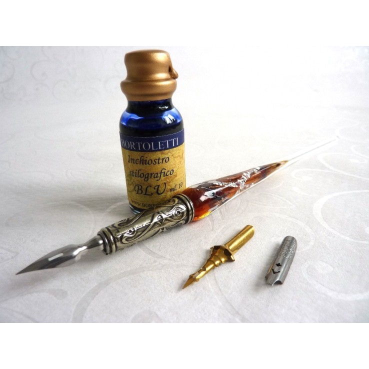 Calligrafia penna in vetro foglia argento e inchiostro Calligrafia penna in vetro foglia argento e inchiostro