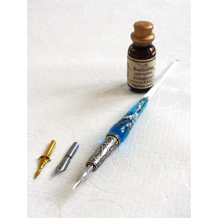Calligrafia penna in vetro foglia argento e inchiostro Calligrafia penna in vetro foglia argento e inchiostro