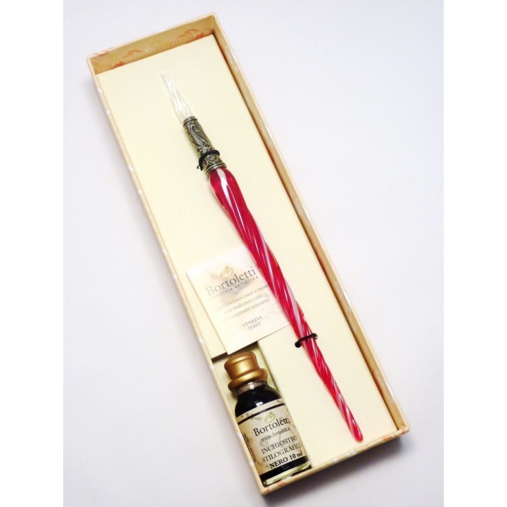 Gedrehter Glaskalligraphiestift und Glasspitze Gedrehter Glaskalligraphiestift und Glasspitze