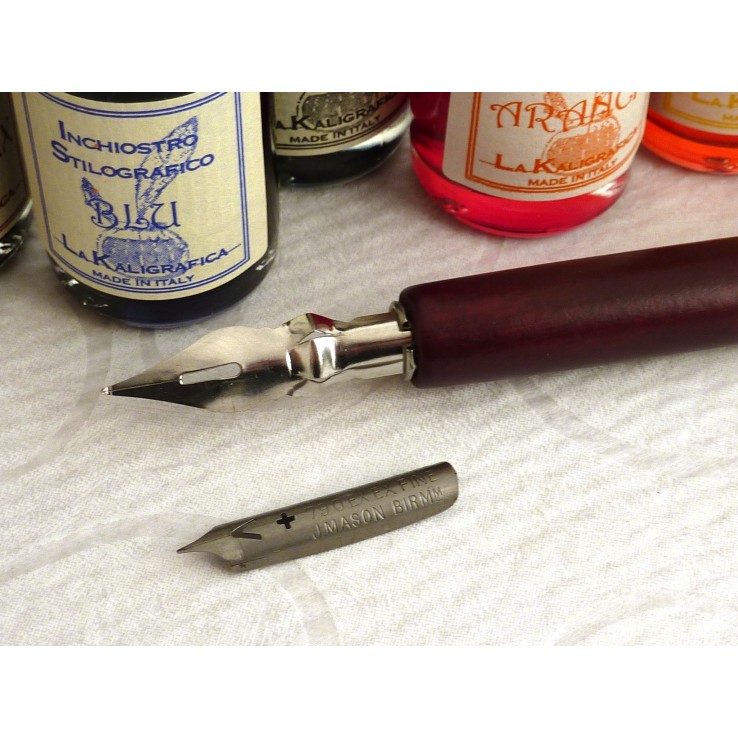 Kalligrafipenna i trä med 8 färger Kalligrafipenna i trä med 8 färger