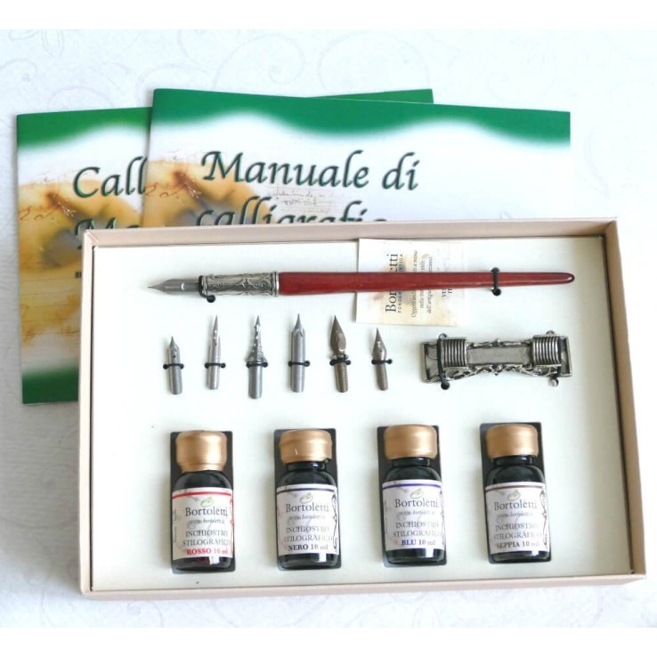 Wooden writing set with calligraphy manual Wooden writing set with calligraphy manual