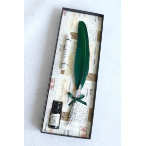 Pluma verde con bolígrafo de peltre
