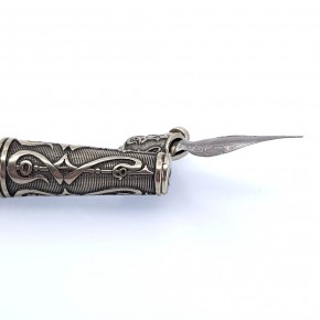 Schuine pen in hout en brons