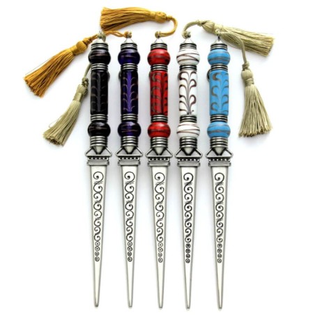 Bortoletti Bellucci-briefopener in vijf kleuren voor een traditioneel schrijftafel