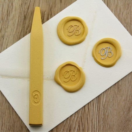 Bright Yellow Wax Seal Impression på konvolut