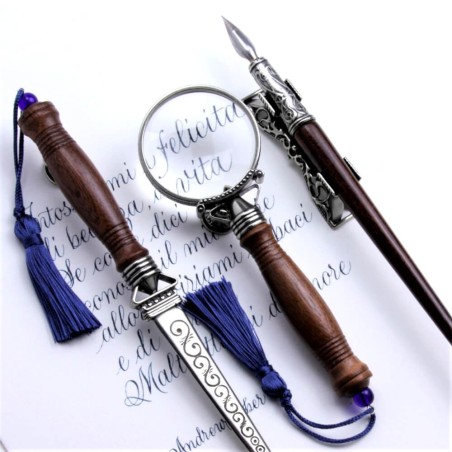 Bortoletti Conjunto de escritura de madera con abrelatas de letras y lupa.