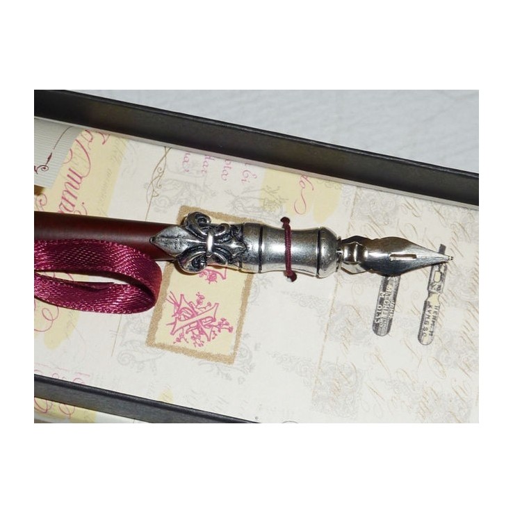 Penna per calligrafia in legno e peltro Penna per calligrafia in legno e peltro