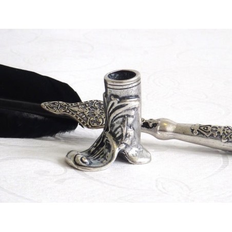 Schwarzer Federstift, Stiefelhalter & Tinte