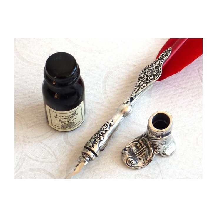 Roter Federstift, Stiefelhalter & Tinte Roter Federstift, Stiefelhalter & Tinte